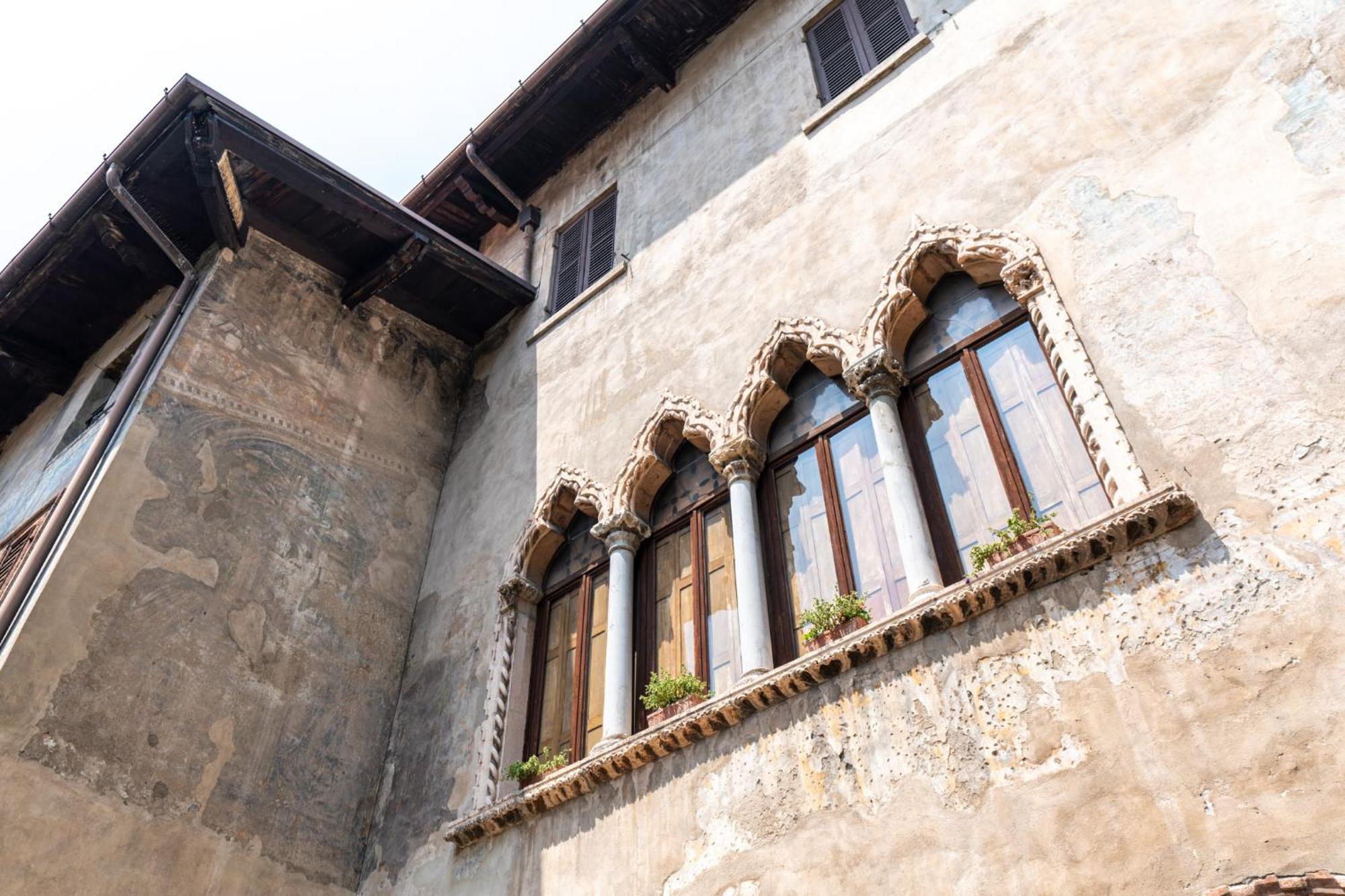 Palazzo Delle Guglie By Postcardsfrom Aparthotel Верона Екстериор снимка
