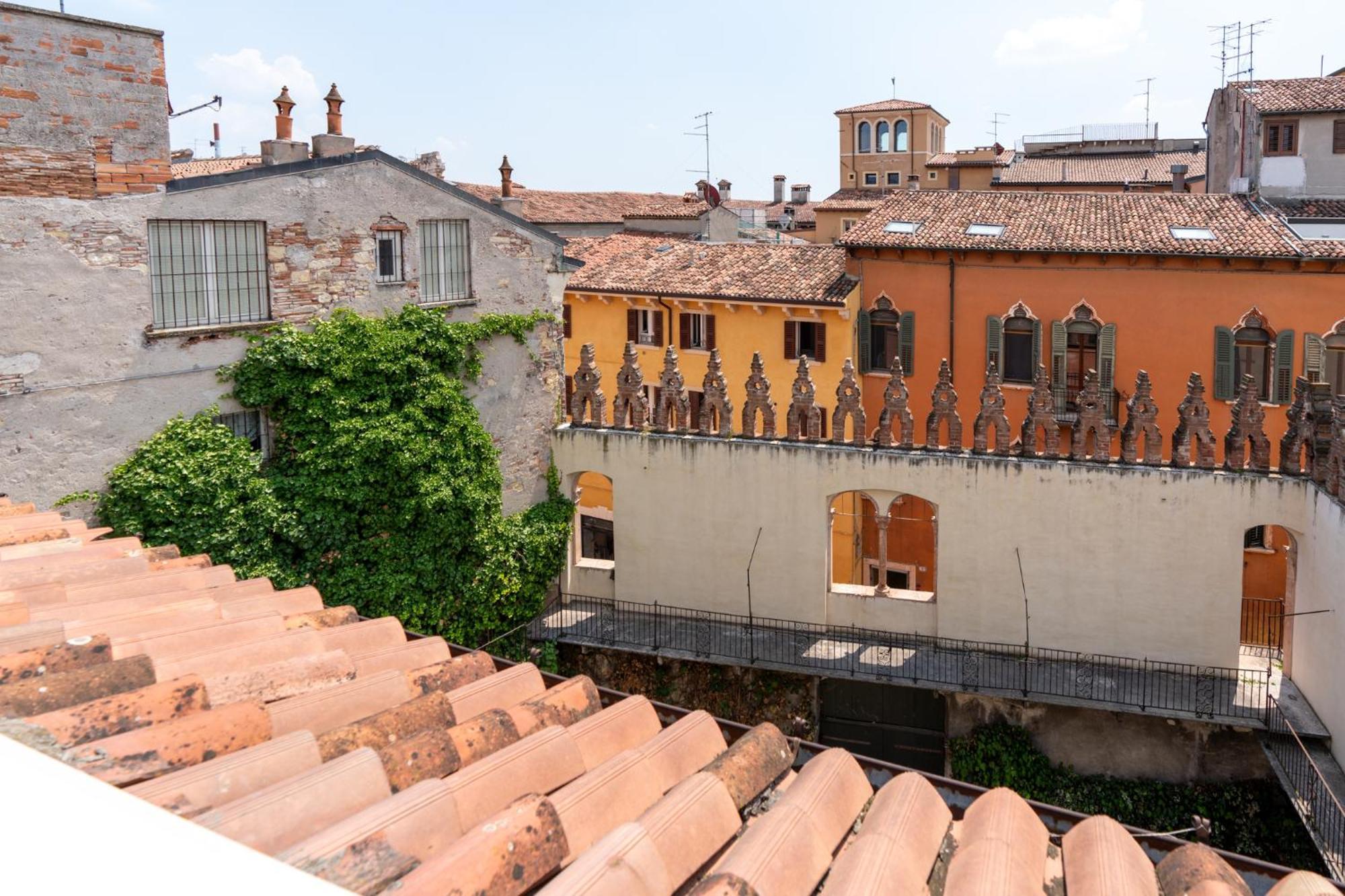 Palazzo Delle Guglie By Postcardsfrom Aparthotel Верона Екстериор снимка