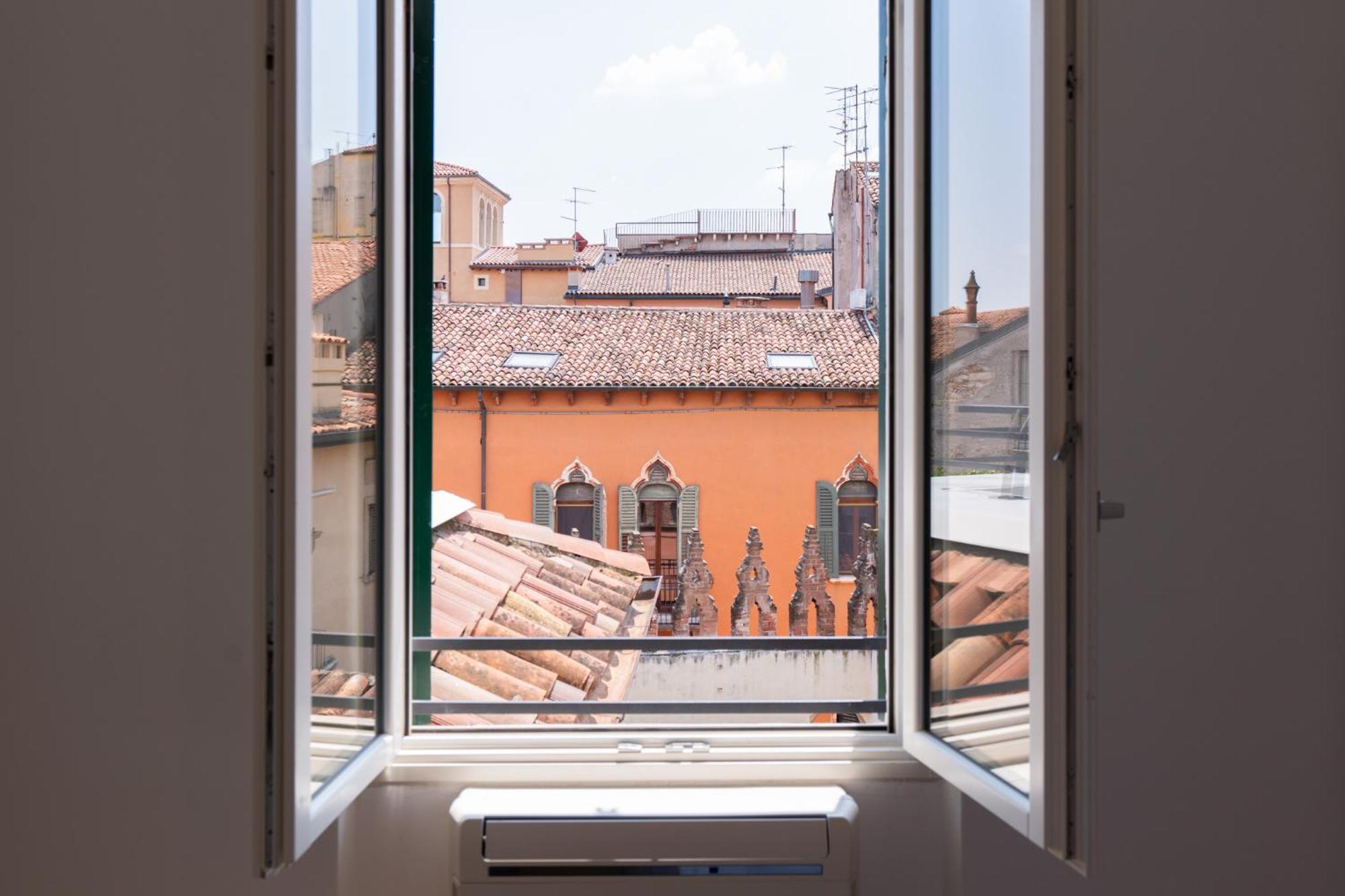 Palazzo Delle Guglie By Postcardsfrom Aparthotel Верона Екстериор снимка