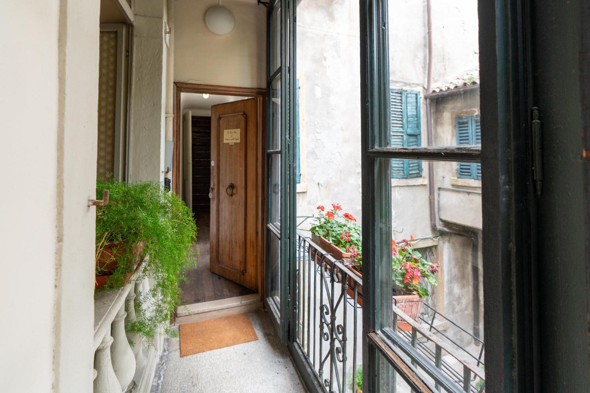 Palazzo Delle Guglie By Postcardsfrom Aparthotel Верона Екстериор снимка