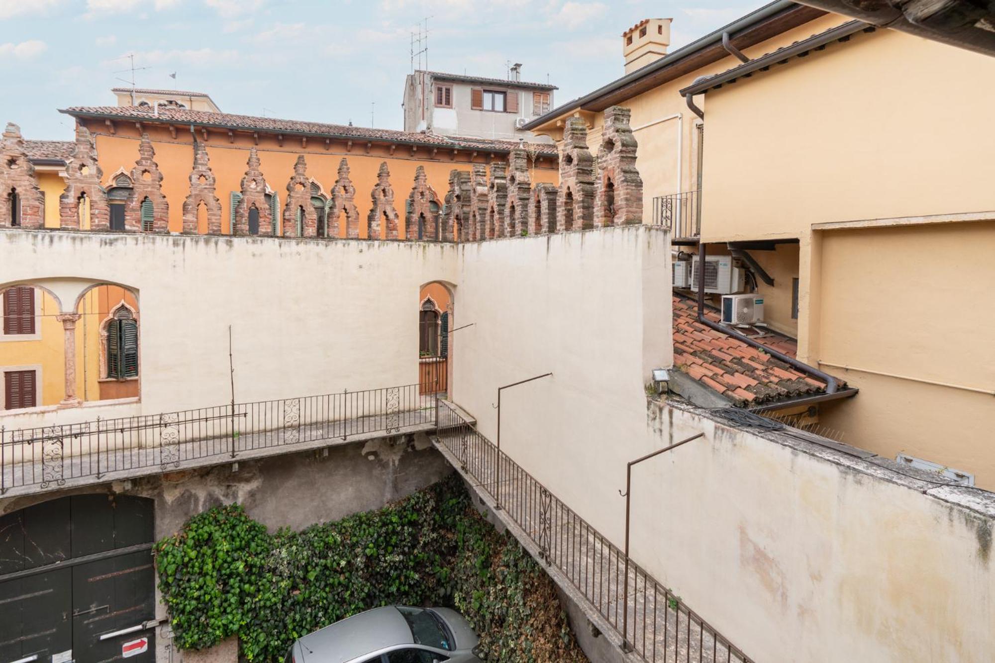 Palazzo Delle Guglie By Postcardsfrom Aparthotel Верона Екстериор снимка