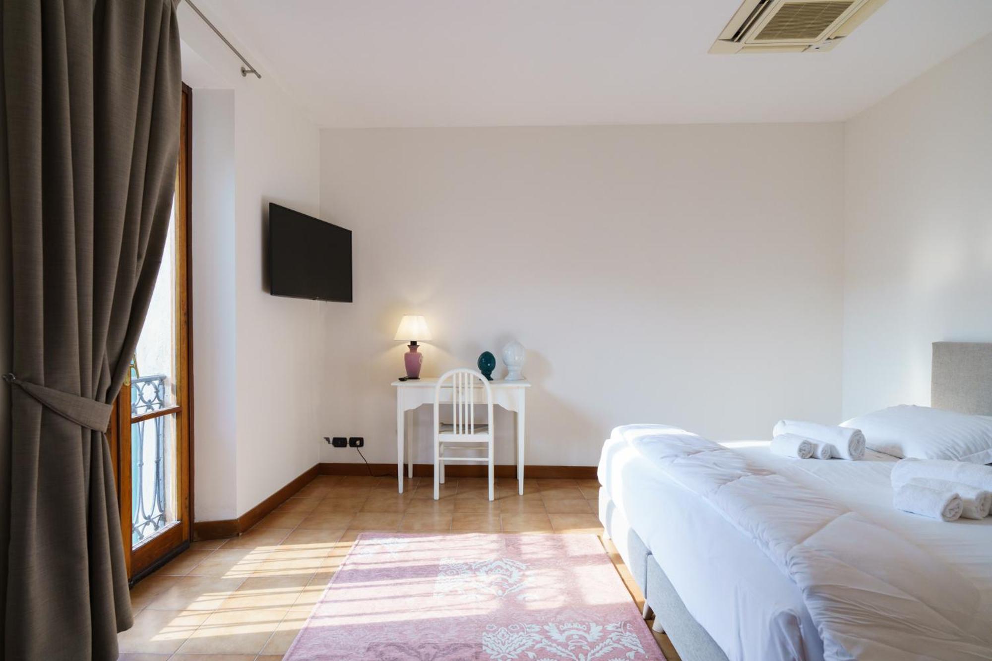 Palazzo Delle Guglie By Postcardsfrom Aparthotel Верона Екстериор снимка