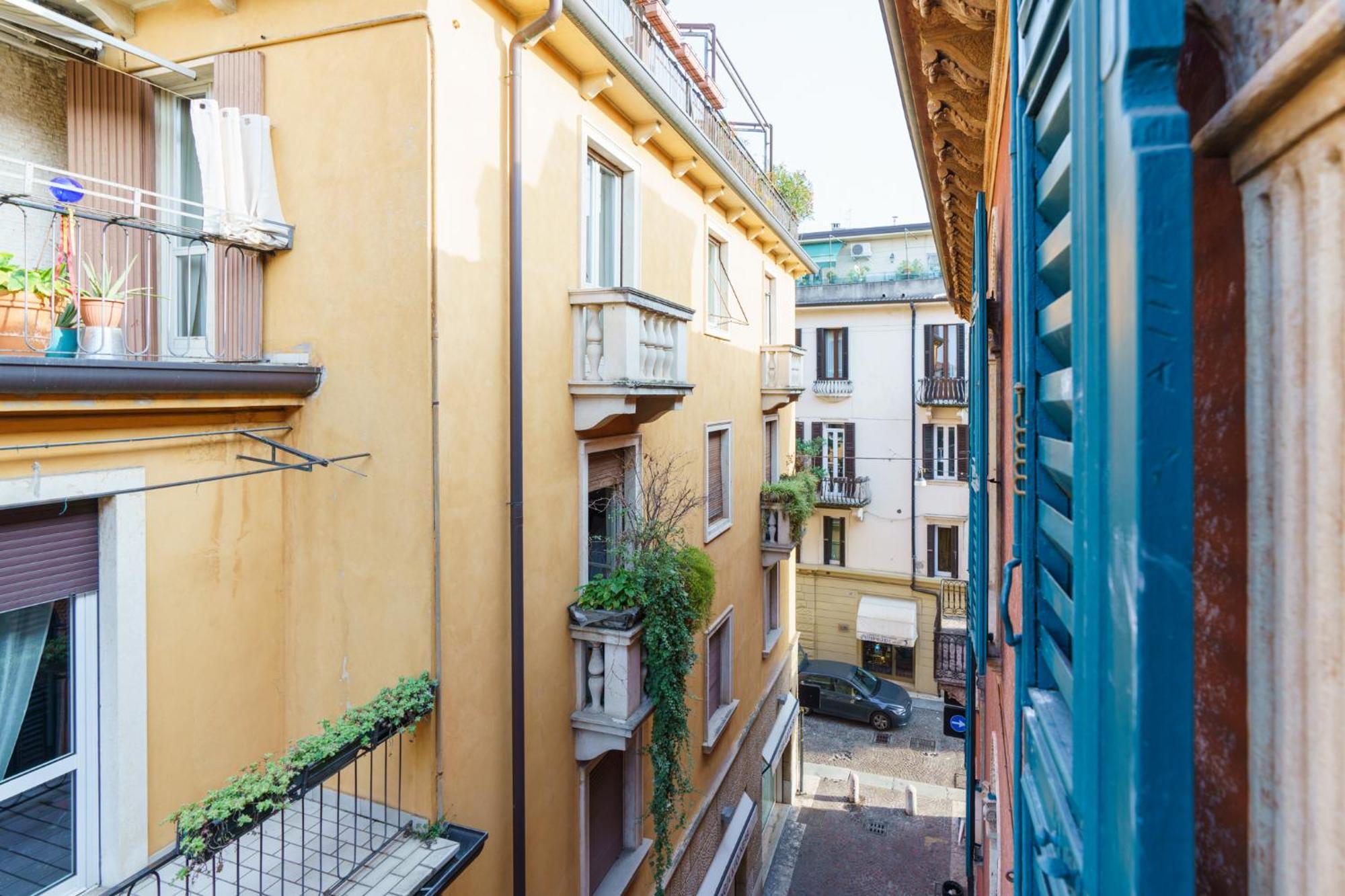 Palazzo Delle Guglie By Postcardsfrom Aparthotel Верона Екстериор снимка