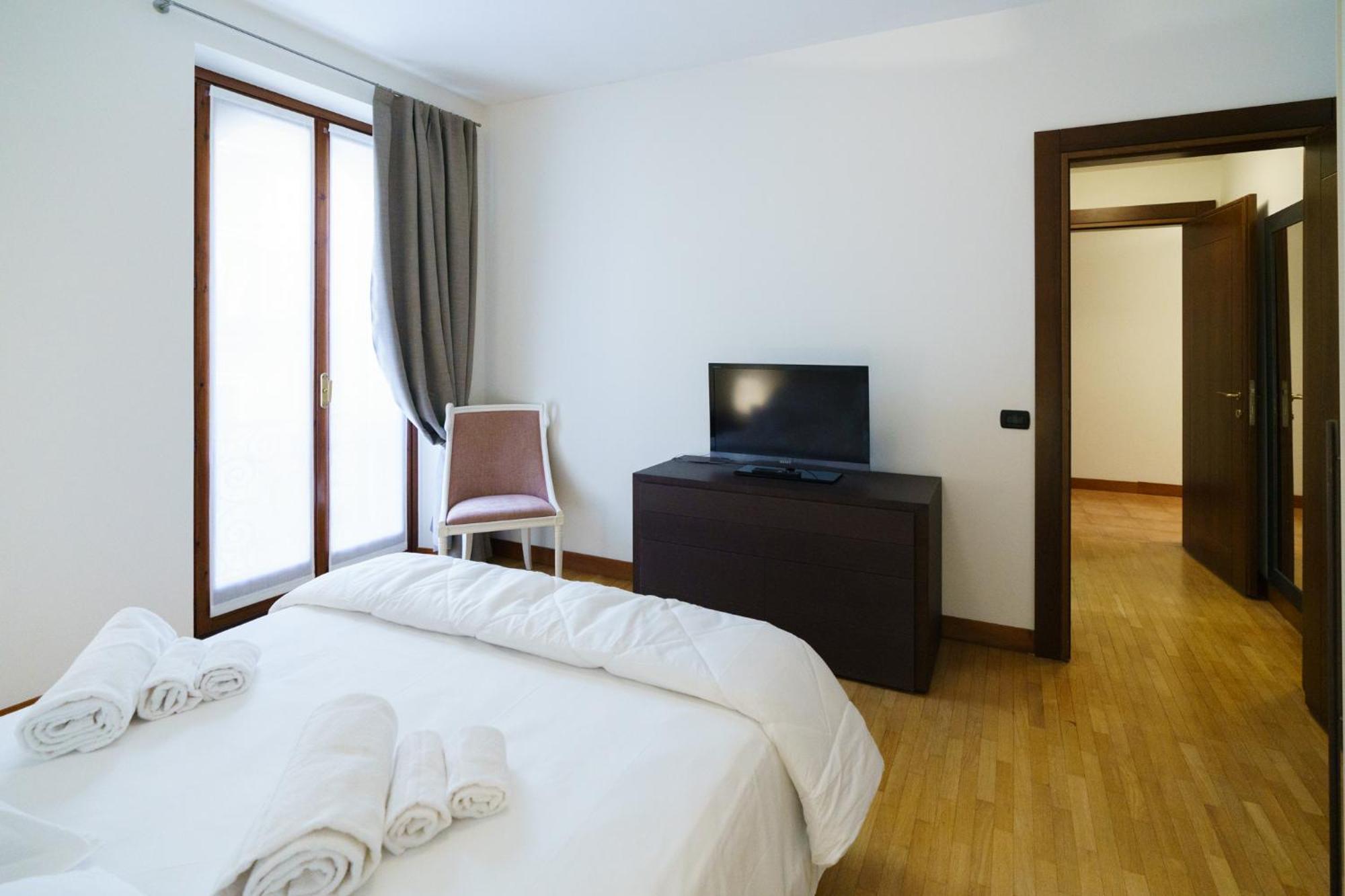 Palazzo Delle Guglie By Postcardsfrom Aparthotel Верона Екстериор снимка